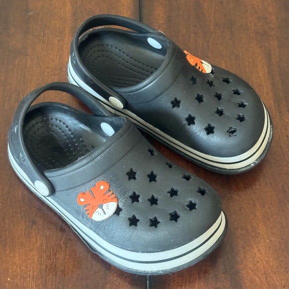 Koala Kids Size 9 toddler Crocs in Black/White - Picture 3 of 8